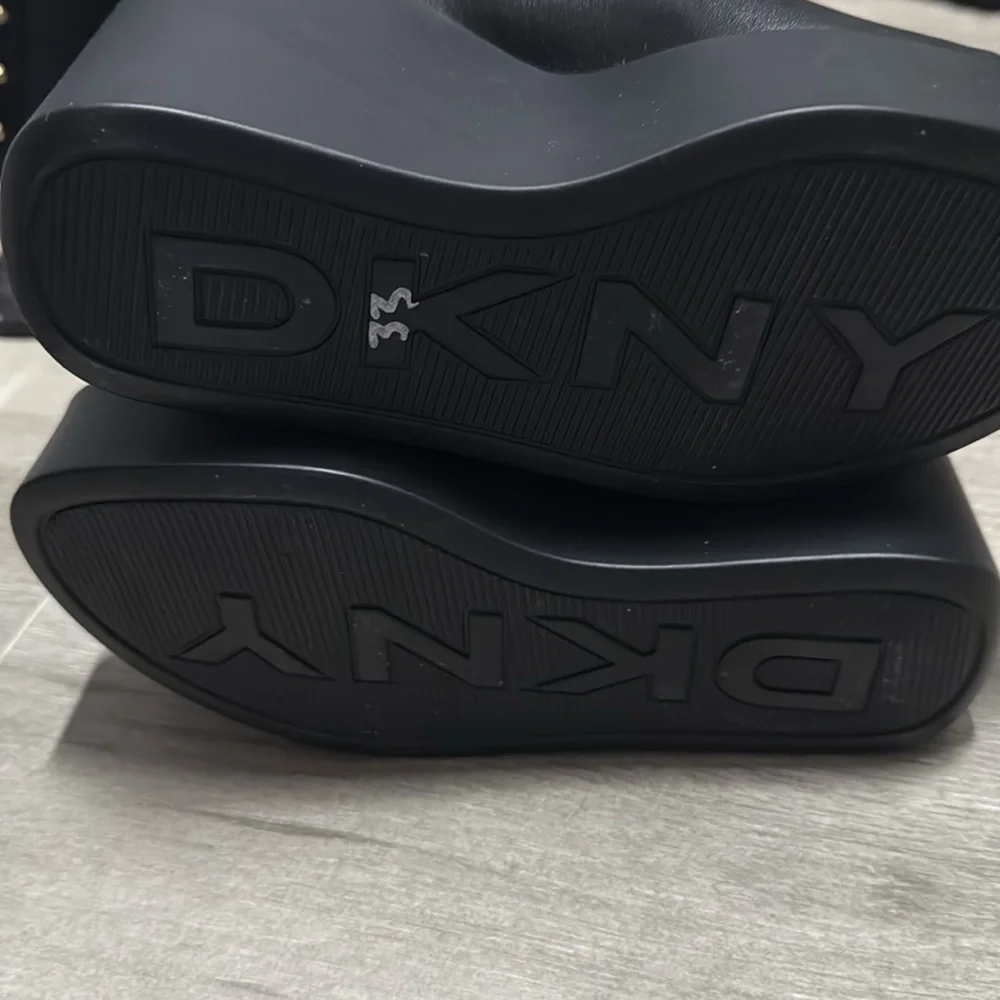 NWOT DKNY BLACK WEDGE SLIDES